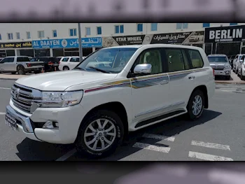 Toyota  Land Cruiser  GXR  2016  Automatic  205,000 Km  8 Cylinder  Four Wheel Drive (4WD)  SUV  White