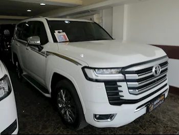 Toyota  Land Cruiser  VX Twin Turbo  2022  Automatic  33,000 Km  6 Cylinder  Four Wheel Drive (4WD)  SUV  White  With Warranty