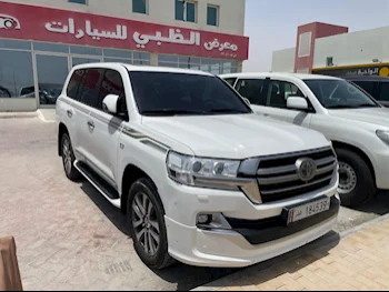 Toyota  Land Cruiser  VXR  2019  Automatic  196,000 Km  8 Cylinder  Four Wheel Drive (4WD)  SUV  White