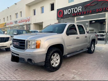 GMC  Sierra  1500  2011  Automatic  258,000 Km  8 Cylinder  Four Wheel Drive (4WD)  Pick Up  Silver