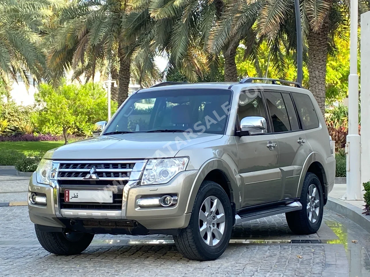 Mitsubishi  Pajero  GLS  2017  Automatic  91,000 Km  6 Cylinder  Four Wheel Drive (4WD)  SUV  Gold