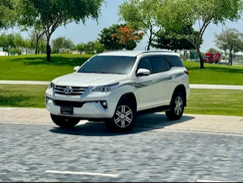 Toyota  Fortuner  2017  Automatic  85,000 Km  4 Cylinder  Four Wheel Drive (4WD)  SUV  White