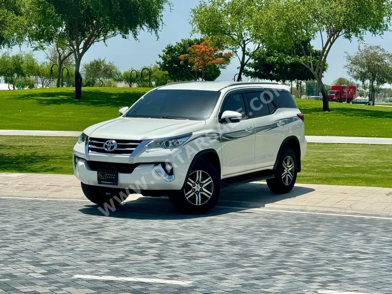 Toyota  Fortuner  2017  Automatic  85,000 Km  4 Cylinder  Four Wheel Drive (4WD)  SUV  White