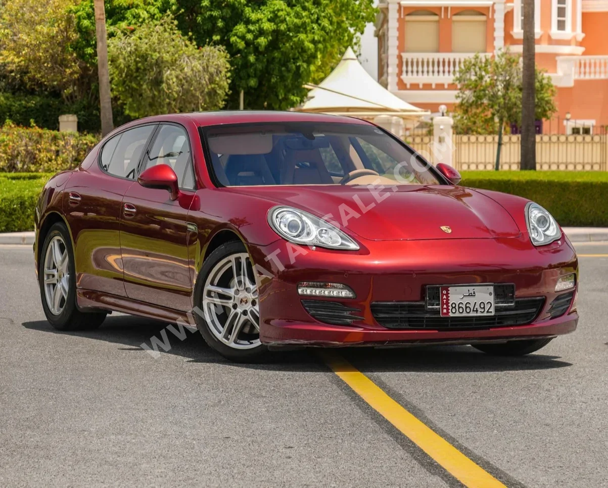 Porsche  Panamera  2012  Automatic  35,000 Km  8 Cylinder  Rear Wheel Drive (RWD)  Sedan  Red