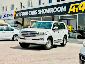 Toyota  Land Cruiser  GXR  2009  Automatic  260,000 Km  8 Cylinder  Four Wheel Drive (4WD)  SUV  White