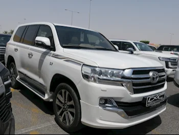 Toyota  Land Cruiser  GXR  2018  Automatic  90,000 Km  8 Cylinder  Four Wheel Drive (4WD)  SUV  White