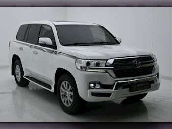  Toyota  Land Cruiser  GXR  2017  Automatic  260,000 Km  8 Cylinder  Four Wheel Drive (4WD)  SUV  White  With Warranty