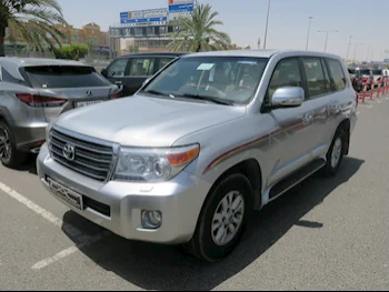 Toyota  Land Cruiser  GXR  2013  Automatic  291,000 Km  8 Cylinder  Four Wheel Drive (4WD)  SUV  Silver