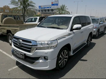 Toyota  Land Cruiser  GXR  2018  Automatic  90٬000 Km  8 Cylinder  Four Wheel Drive (4WD)  SUV  White