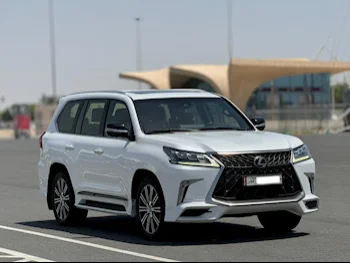 Lexus  LX  570  2018  Automatic  116,000 Km  8 Cylinder  Four Wheel Drive (4WD)  SUV  White