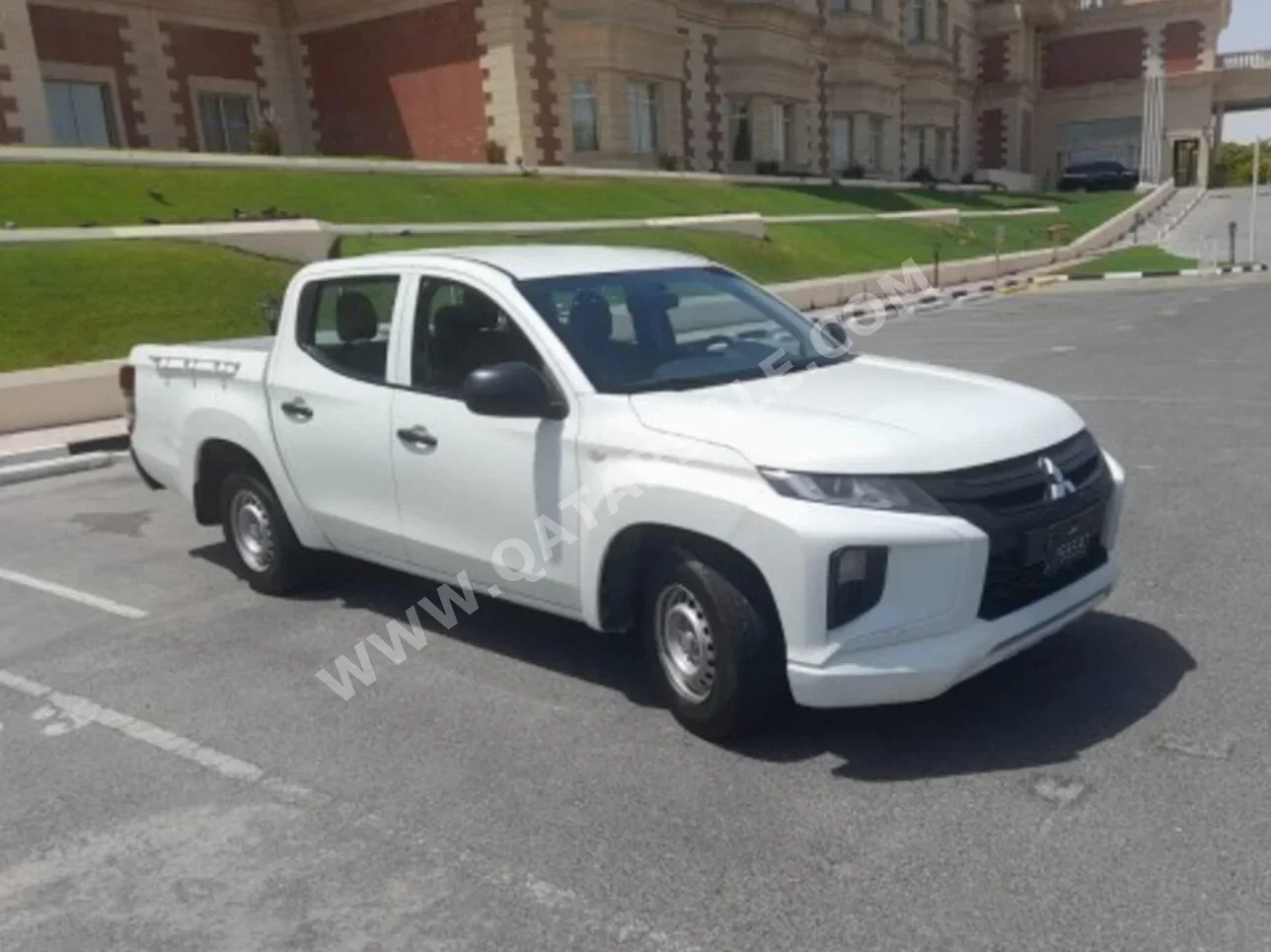 Mitsubishi  L 200  4 Cylinder  Pickup  White  2022