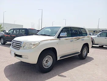 Toyota  Land Cruiser  GXR  2011  Automatic  373,000 Km  8 Cylinder  Four Wheel Drive (4WD)  SUV  White