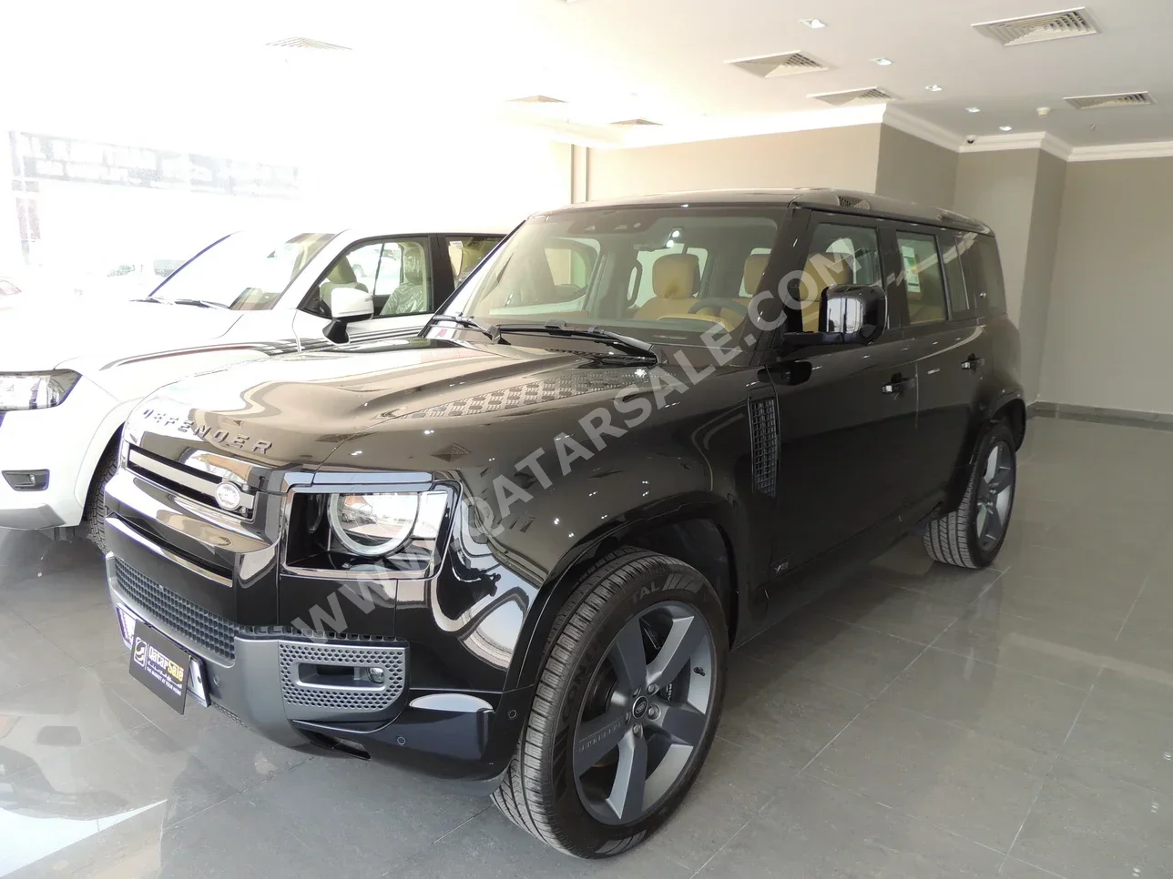 Land Rover  Defender  2023  Automatic  0 Km  8 Cylinder  Four Wheel Drive (4WD)  SUV  Black  With Warranty