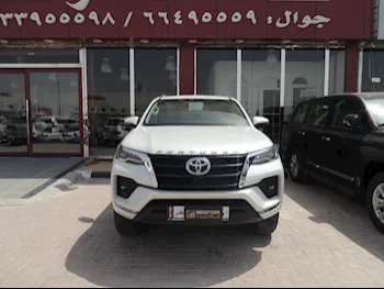 Toyota  Fortuner  2023  Automatic  33,000 Km  4 Cylinder  Four Wheel Drive (4WD)  SUV  White  With Warranty