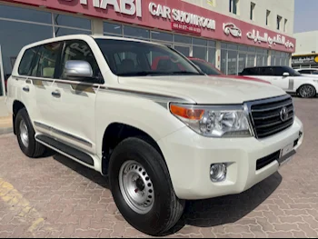 Toyota  Land Cruiser  GXR  2015  Automatic  326,000 Km  8 Cylinder  Four Wheel Drive (4WD)  SUV  White