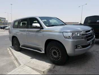 Toyota  Land Cruiser  VXR  2016  Automatic  290,000 Km  8 Cylinder  Four Wheel Drive (4WD)  SUV  Silver