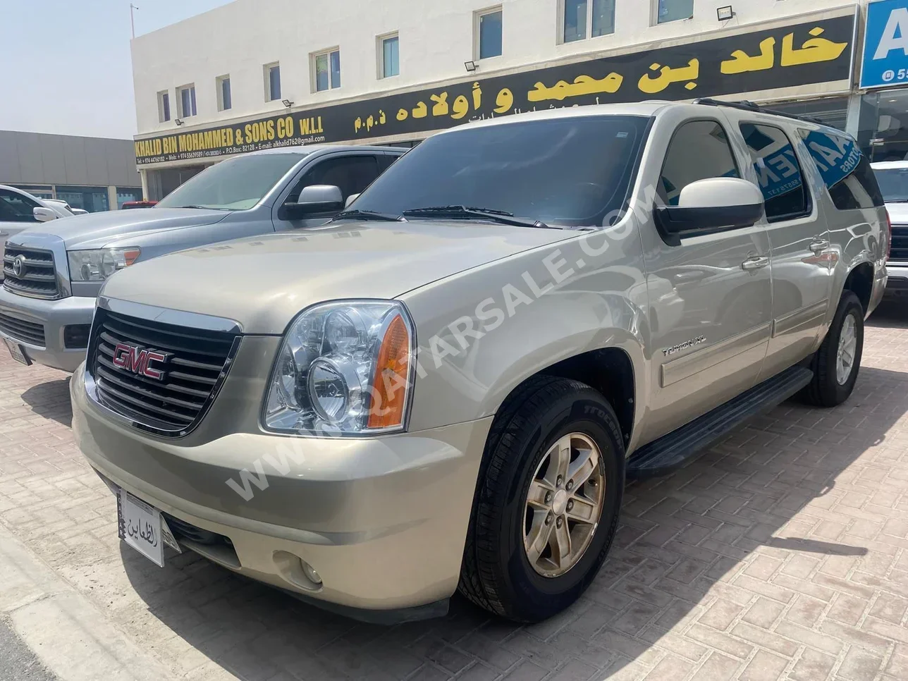 GMC  Yukon  XL  2014  Automatic  193,000 Km  8 Cylinder  Four Wheel Drive (4WD)  SUV  Gold