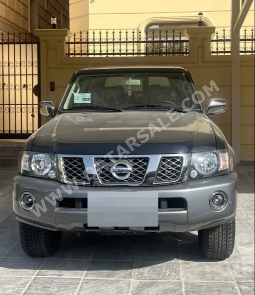 Nissan  Patrol  Super Safari  2024  Manual  0 Km  6 Cylinder  Four Wheel Drive (4WD)  SUV  Black and Gray  With Warranty