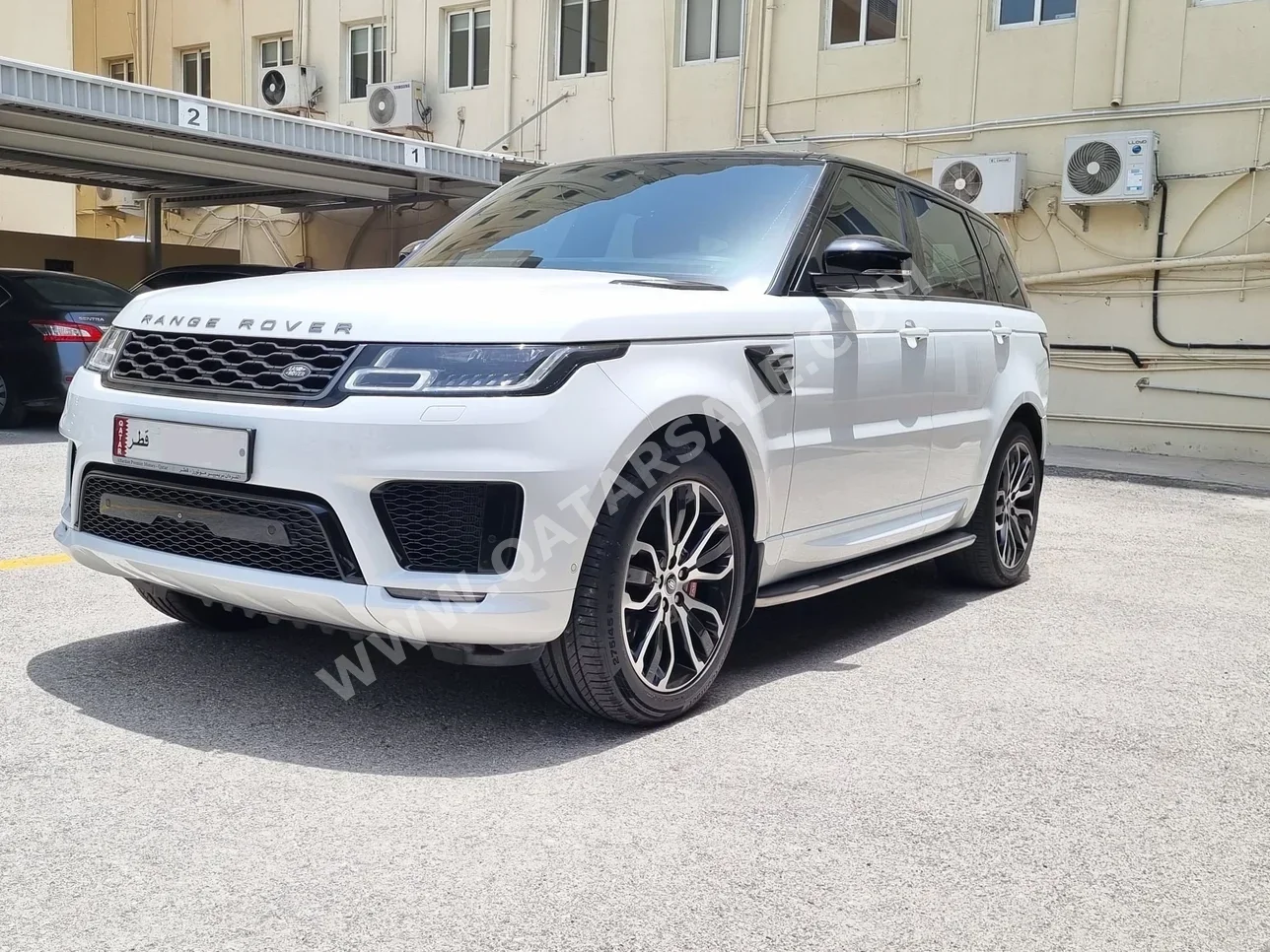 Land Rover  Range Rover  Sport  2018  Automatic  70,000 Km  8 Cylinder  Four Wheel Drive (4WD)  SUV  White  With Warranty