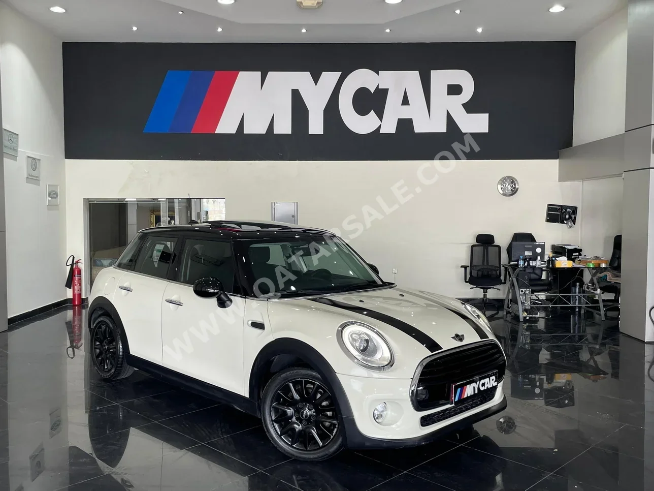 Mini  Cooper  2017  Automatic  30,000 Km  3 Cylinder  Front Wheel Drive (FWD)  Hatchback  White