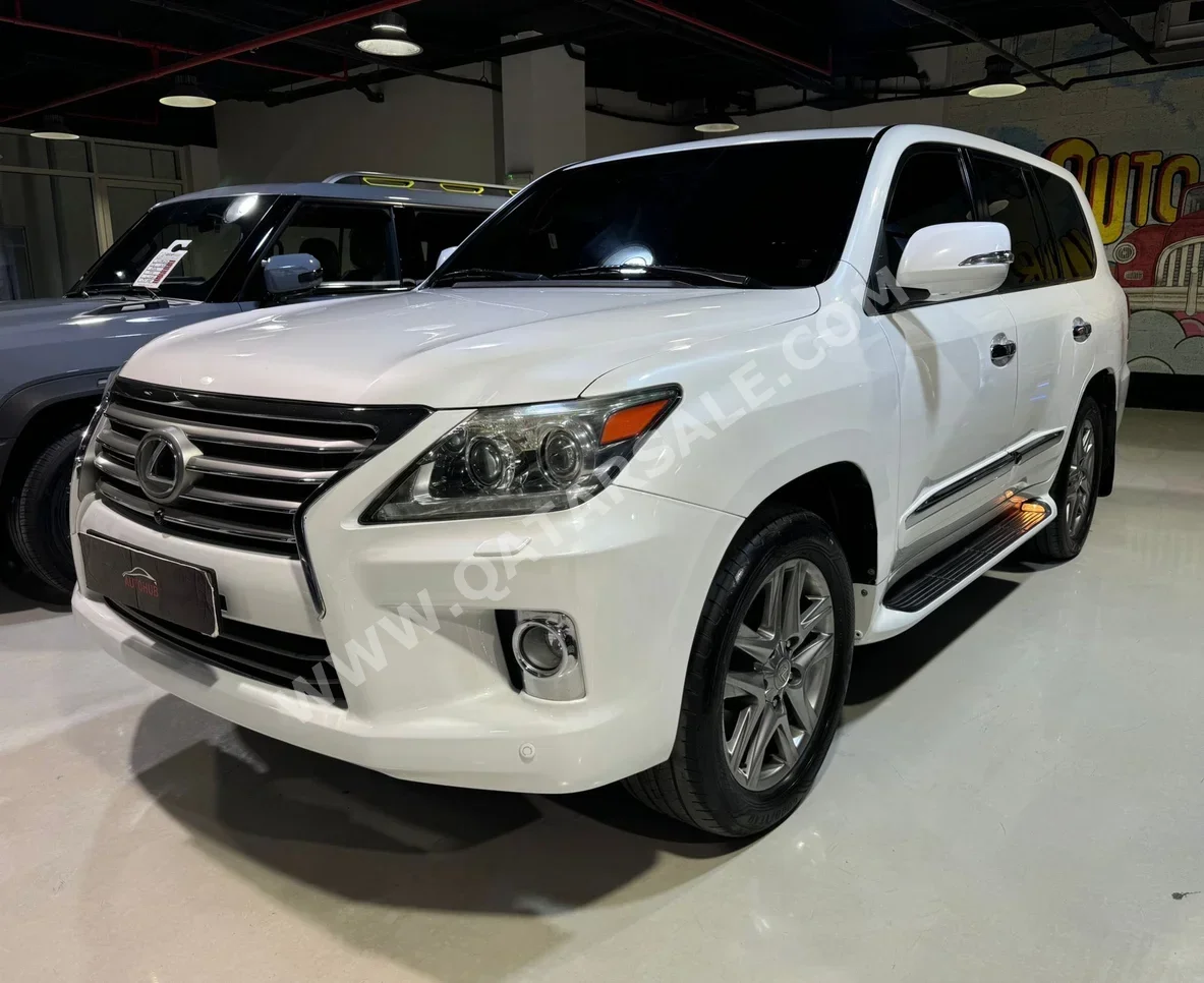 Lexus  LX  2013  Automatic  267,000 Km  8 Cylinder  All Wheel Drive (AWD)  SUV  White