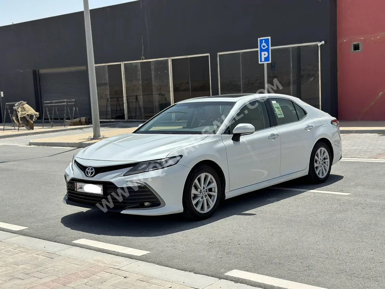 Toyota  Camry  GLE  2022  Automatic  89,000 Km  4 Cylinder  Front Wheel Drive (FWD)  Sedan  White  With Warranty