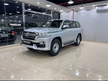 Toyota  Land Cruiser  VXR  2014  Automatic  415,000 Km  8 Cylinder  Four Wheel Drive (4WD)  SUV  Silver