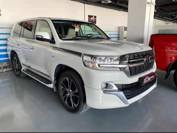 Toyota  Land Cruiser  VXR  2021  Automatic  210,000 Km  8 Cylinder  Four Wheel Drive (4WD)  SUV  White