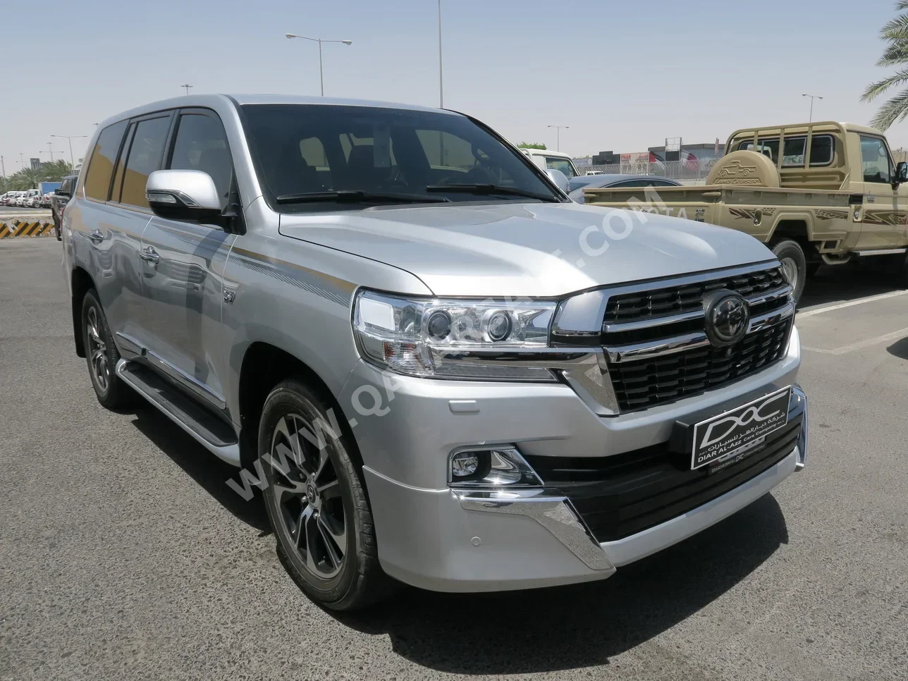 Toyota  Land Cruiser  VXR  2019  Automatic  125,000 Km  8 Cylinder  Four Wheel Drive (4WD)  SUV  Silver