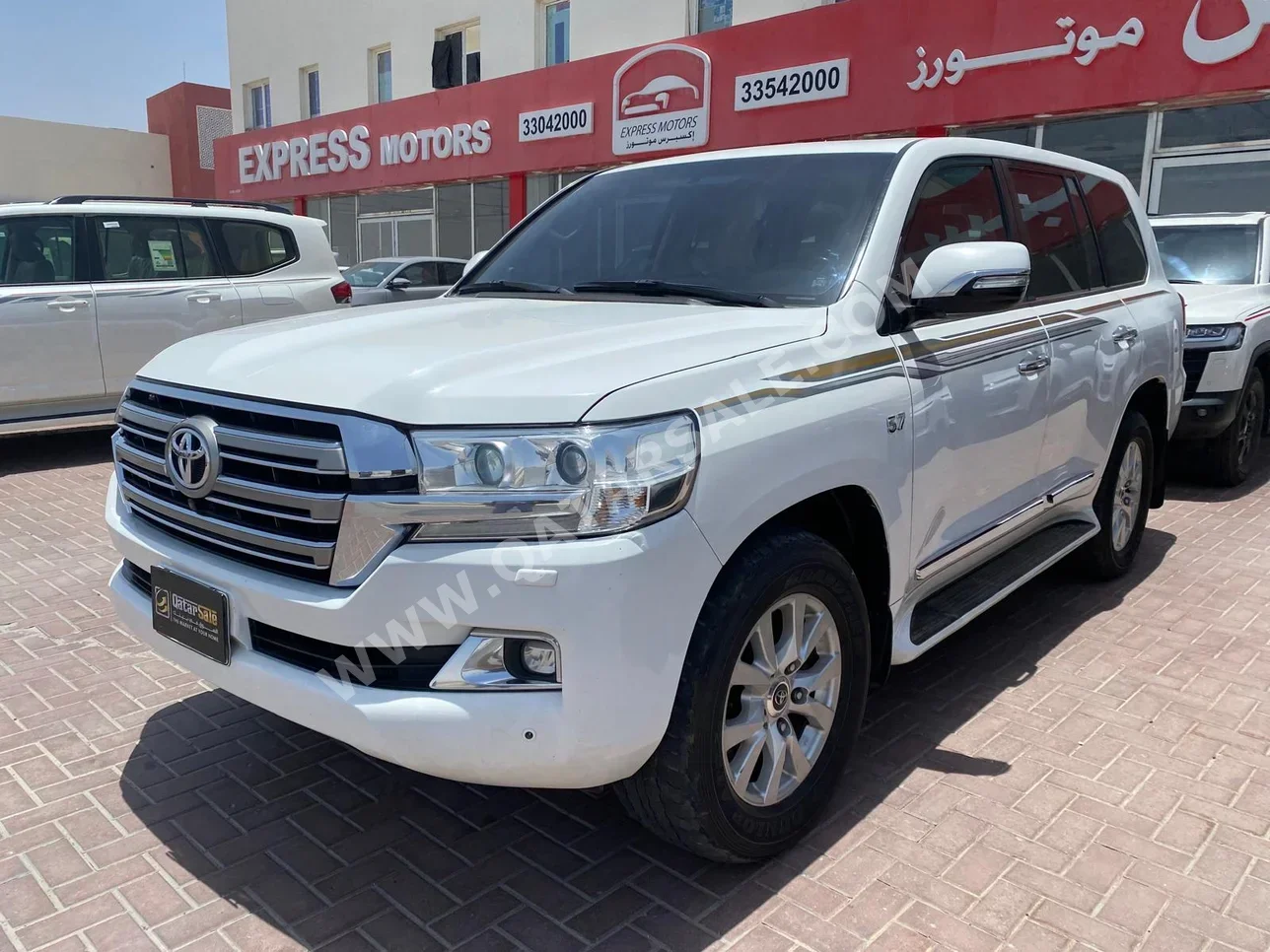 Toyota  Land Cruiser  VXR  2016  Automatic  236,000 Km  8 Cylinder  Four Wheel Drive (4WD)  SUV  White