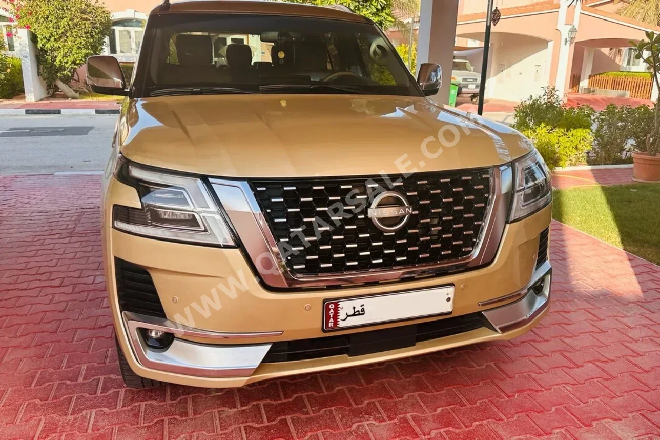 Nissan  Patrol  SE Platinum  2013  Automatic  272,000 Km  8 Cylinder  Four Wheel Drive (4WD)  SUV  Gold