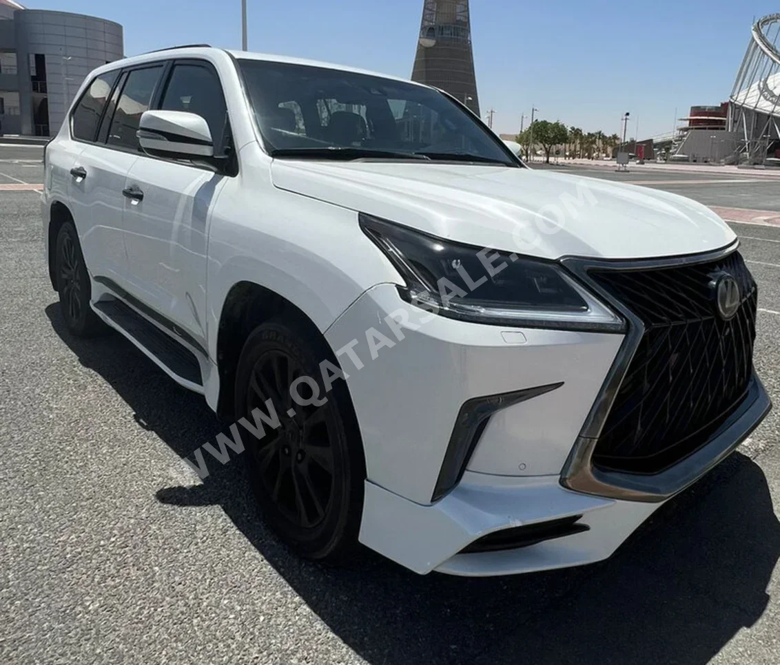 Lexus  LX  570  2016  Automatic  162,000 Km  8 Cylinder  Four Wheel Drive (4WD)  SUV  White