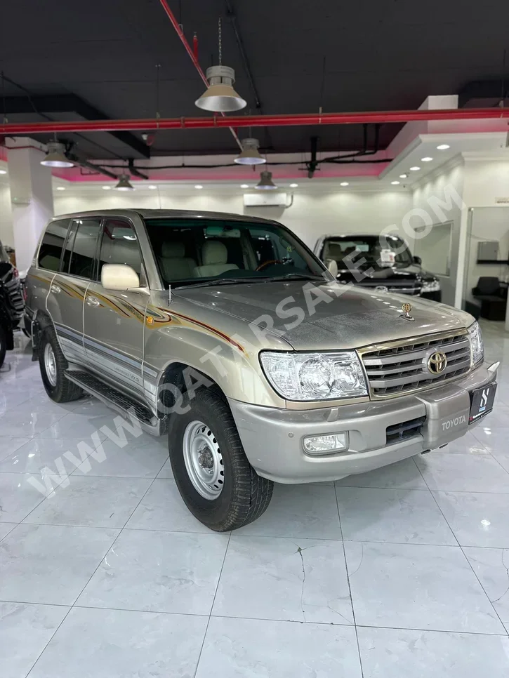 Toyota  Land Cruiser  VXR  2006  Automatic  677,000 Km  8 Cylinder  Four Wheel Drive (4WD)  SUV  Beige