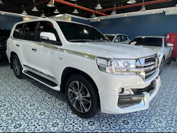 Toyota  Land Cruiser  VXR  2020  Automatic  121,000 Km  8 Cylinder  Four Wheel Drive (4WD)  SUV  White