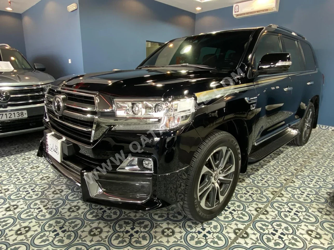 Toyota  Land Cruiser  VXS  2020  Automatic  121,000 Km  8 Cylinder  Four Wheel Drive (4WD)  SUV  Black