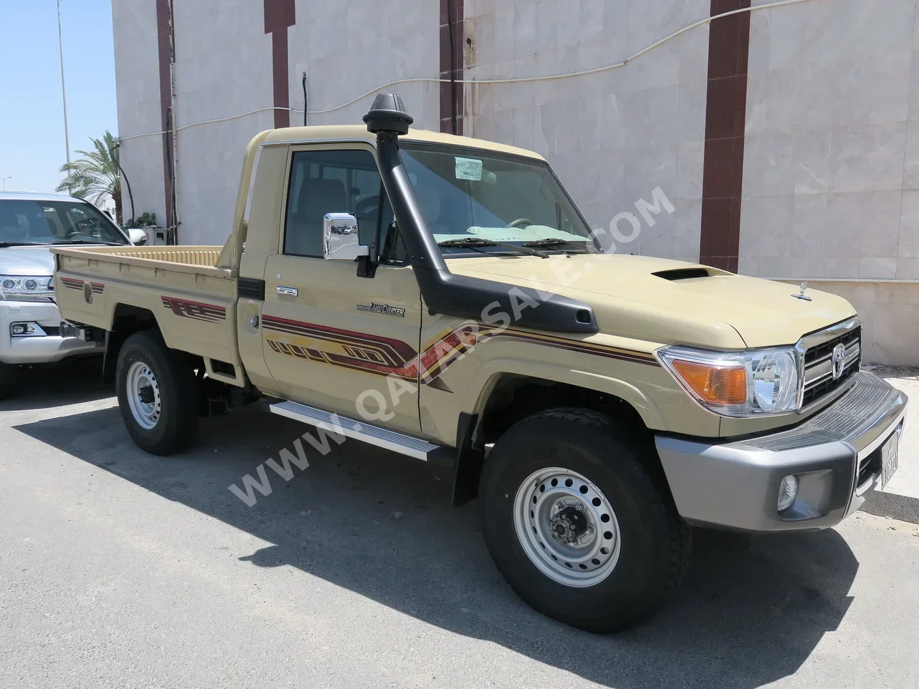 Toyota  Land Cruiser  LX  2022  Manual  4,000 Km  6 Cylinder  Four Wheel Drive (4WD)  Pick Up  Beige  With Warranty