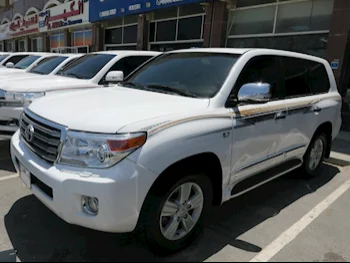  Toyota  Land Cruiser  VXR  2013  Automatic  319,000 Km  8 Cylinder  Four Wheel Drive (4WD)  SUV  White  With Warranty