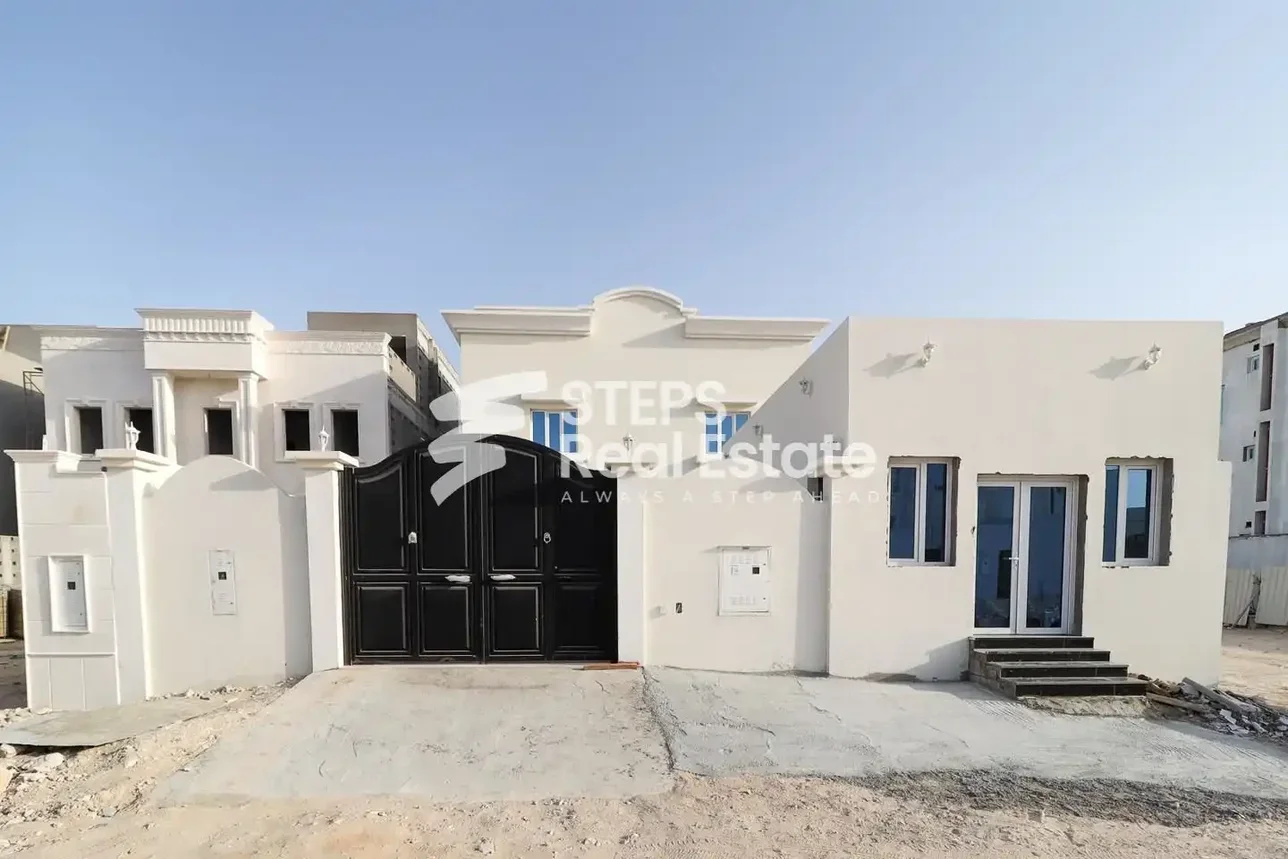 Family Residential  - Not Furnished  - Al Daayen  - Umm Qarn  - 8 Bedrooms