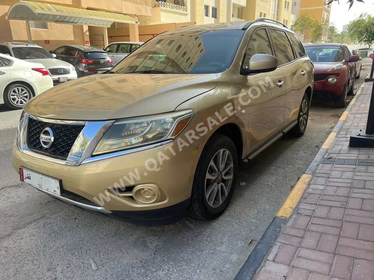 Nissan  Pathfinder  2014  Automatic  93,000 Km  6 Cylinder  Four Wheel Drive (4WD)  SUV  Beige