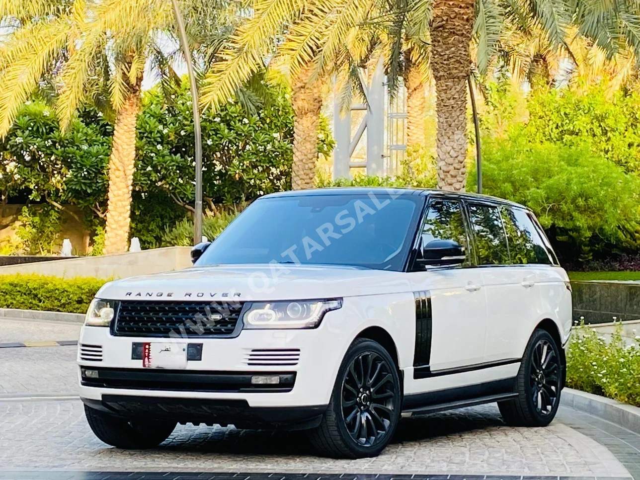 Land Rover  Range Rover  Vogue  Autobiography  2014  Automatic  102,000 Km  8 Cylinder  Four Wheel Drive (4WD)  SUV  White