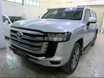 Toyota  Land Cruiser  GXR Twin Turbo  2022  Automatic  124,000 Km  6 Cylinder  Four Wheel Drive (4WD)  SUV  Silver