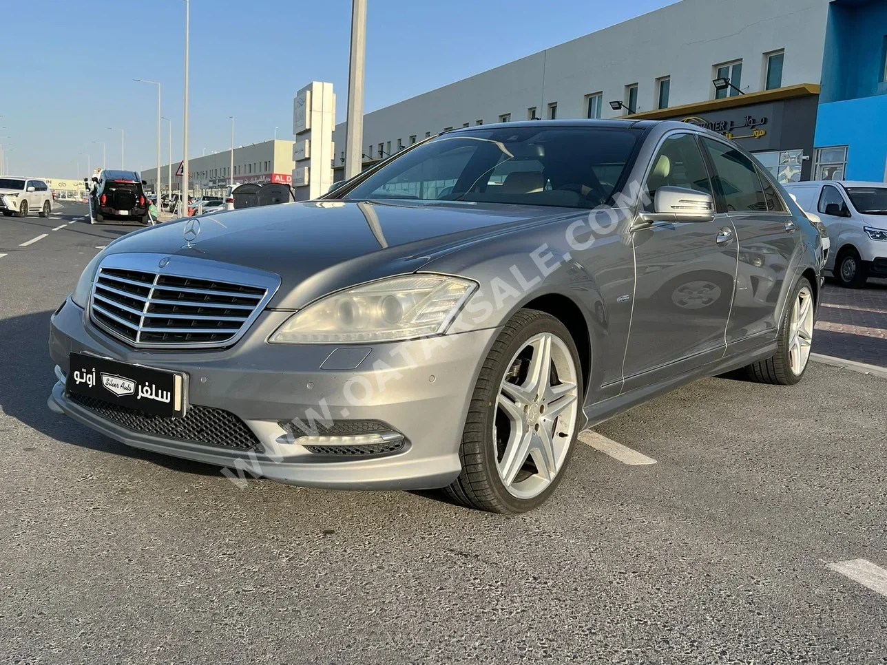 مرسيدس - بنز  اس - كلاس  350 AMG  2011  اوتوماتيك  100,000 كم  6 سلندر  دفع خلفي  سيدان  رمادي