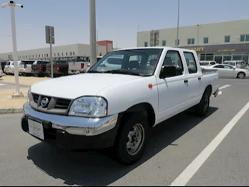 Nissan  Pickup  2014  Manual  327,000 Km  4 Cylinder  Rear Wheel Drive (RWD)  Pick Up  White