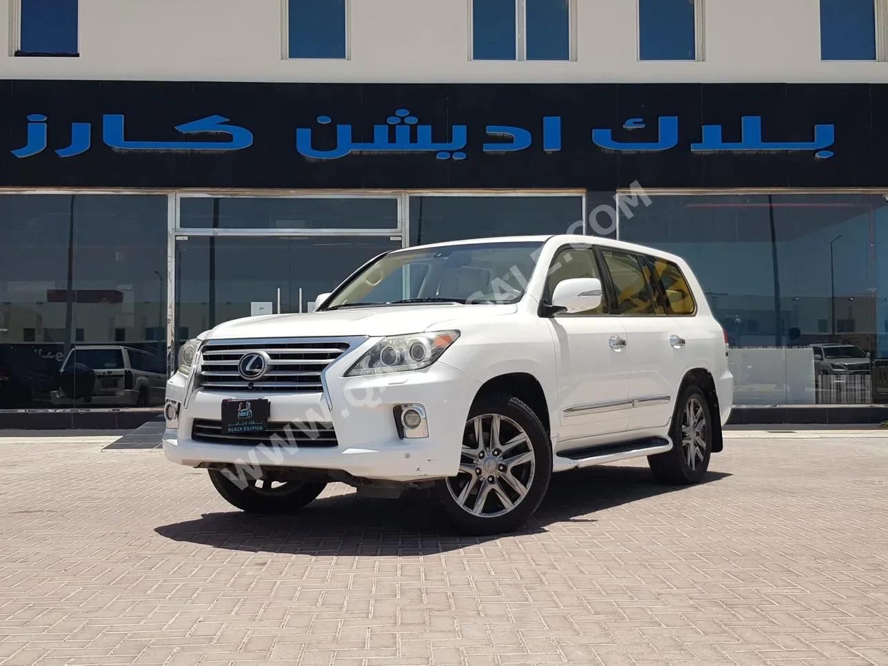 Lexus  LX  570  2013  Automatic  295,000 Km  8 Cylinder  Four Wheel Drive (4WD)  SUV  White