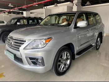 Lexus  LX  570  2015  Automatic  117,000 Km  8 Cylinder  Four Wheel Drive (4WD)  SUV  Silver