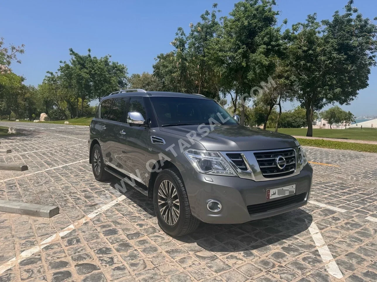 Nissan  Patrol  Platinum  2014  Automatic  145,000 Km  8 Cylinder  Four Wheel Drive (4WD)  SUV  Silver