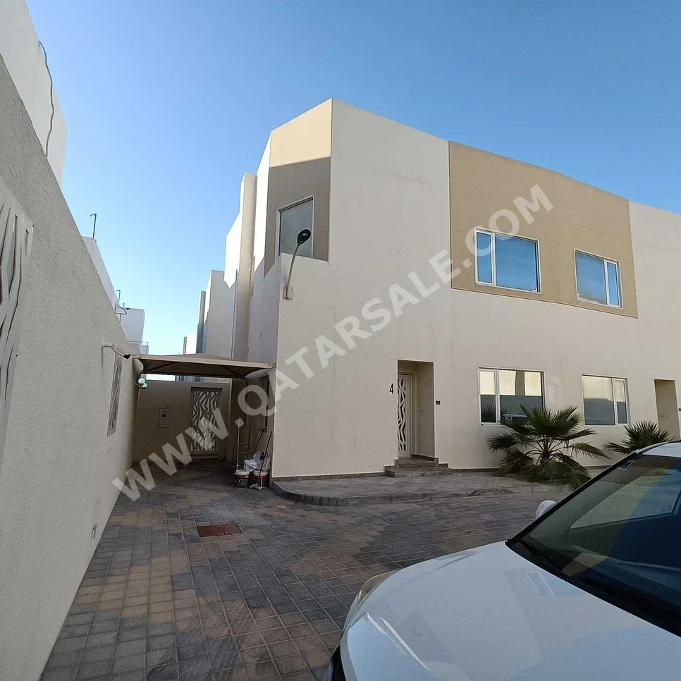 Family Residential  - Not Furnished  - Doha  - Al Duhail  - 5 Bedrooms