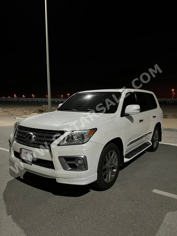 Lexus  LX  570  2014  Automatic  221,000 Km  8 Cylinder  Four Wheel Drive (4WD)  SUV  White