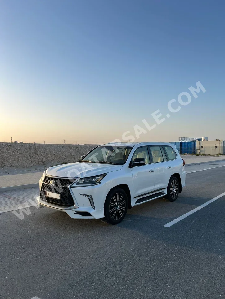 Lexus  LX  570 S  2016  Automatic  282,000 Km  8 Cylinder  Four Wheel Drive (4WD)  SUV  White