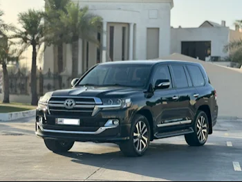 Toyota  Land Cruiser  GXR- Grand Touring  2019  Automatic  114,000 Km  8 Cylinder  Four Wheel Drive (4WD)  SUV  Black